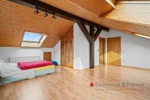 Dachstudio Freistehendes Einfamilienhaus in Wiesbaden mit sch�nem gro�en Grundst�ck