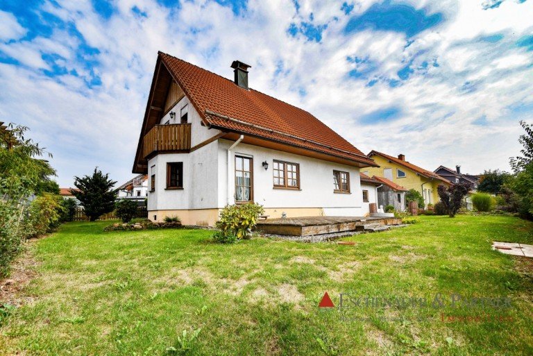 Ansicht Waldbrunn Einfamilienhaus Ideal f�r junge Familien - Gro�es Einfamilienhaus in ruhiger Wohnlage