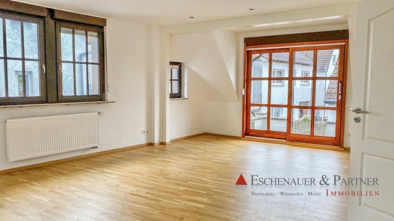 Wohnzimmer Heidelberg Einfamilienhaus Charmantes Bauernhaus mit Einbauk�che, 2 B�dern, 3 Balkonen und kleinem Hinterhof.