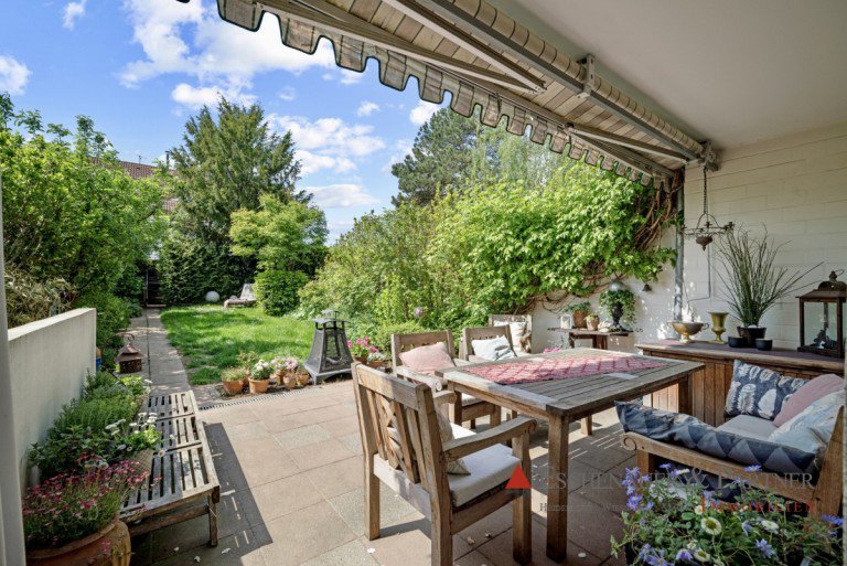 Terrasse Wiesbaden Reihenmittelhaus FAMILIENTRAUM IM GR�NEN - Liebevoll gestaltetes Reihenmittelhaus mit gro�em Garten in ruhiger Lage