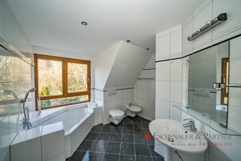 Bad DG Maisonettewohnung Nu�loch