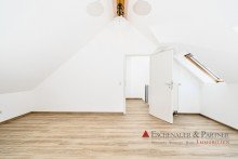 Schlafzimmer Gem�tliche Dachgeschoss-Maisonette-Wohnung mit Balkon nahe dem historischen Altstadtkern