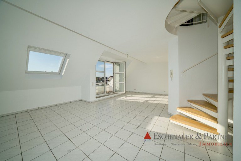 Wohnzimmer Schwetzingen Dachgeschosswohnung IDEAL F�R SINGLES ODER PAARE - Stylische Dachgeschosswohnung in gefragter Wohnlage von Schwetzingen