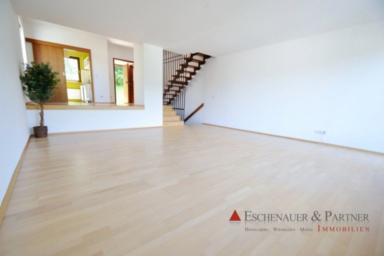 Wohnzimmer Neckargem�nd Reihenendhaus Reihenendhaus mit Einliegerwohnung in ruhiger Wohnlage von Neckargem�nd