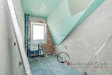 Bad DG ERSTBEZUG NACH SANIERUNG - Helle 3 Zimmer Dachgeschosswohnung in kleinem Mehrfamilienhaus