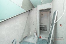 Bad DG ERSTBEZUG NACH SANIERUNG - Helle 3 Zimmer Dachgeschosswohnung in kleinem Mehrfamilienhaus