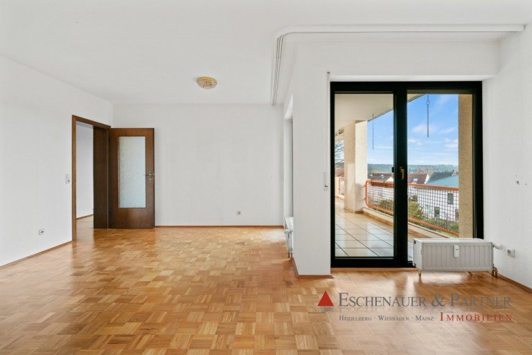 Wohnzimmer Wiesbaden Etagenwohnung Ruhige, sch�ne 3 Zimmer Mietwohnung mit traumhaft gro�em Balkon in Auringen!