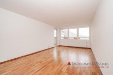 Wohnzimmer Gro�z�gige 3 Zimmer-Wohnung mit tollem Ausblick, Sauna, Einbauk�che und TG-Stellplatz.
