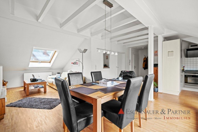 Wohn-/ Essbereich Dossenheim Dachgeschosswohnung Helle Dachgeschosswohnung mit Einbauk�che und Tageslichtbad in ruhiger Wohnlage von Dossenheim