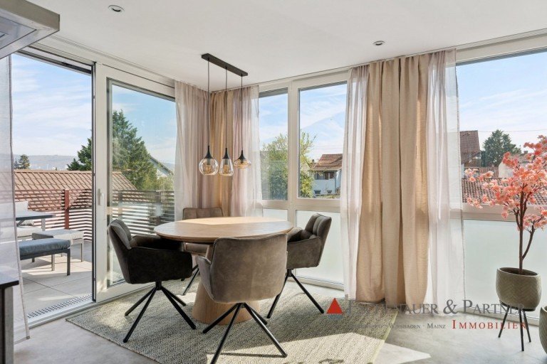 Essbereich Sandhausen Maisonettewohnung Urbaner Lifestyle trifft Dachterrassen-Feeling - Maisonette-Wohnen in Toplage von Sandhausen