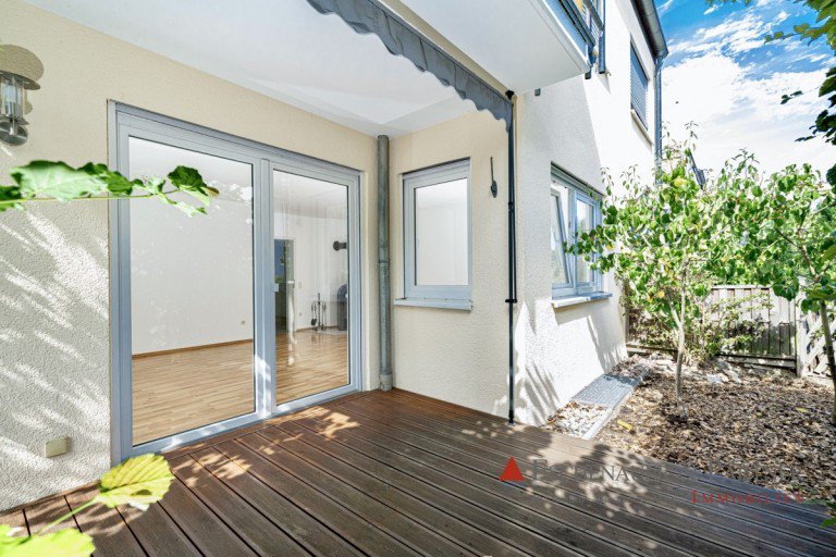 Terrasse Reilingen Erdgeschosswohnung IDYLLE IM EIGENEN GARTEN - Gem�tliche 3 ZKB mit Garten, Kamin und Einbauk�che