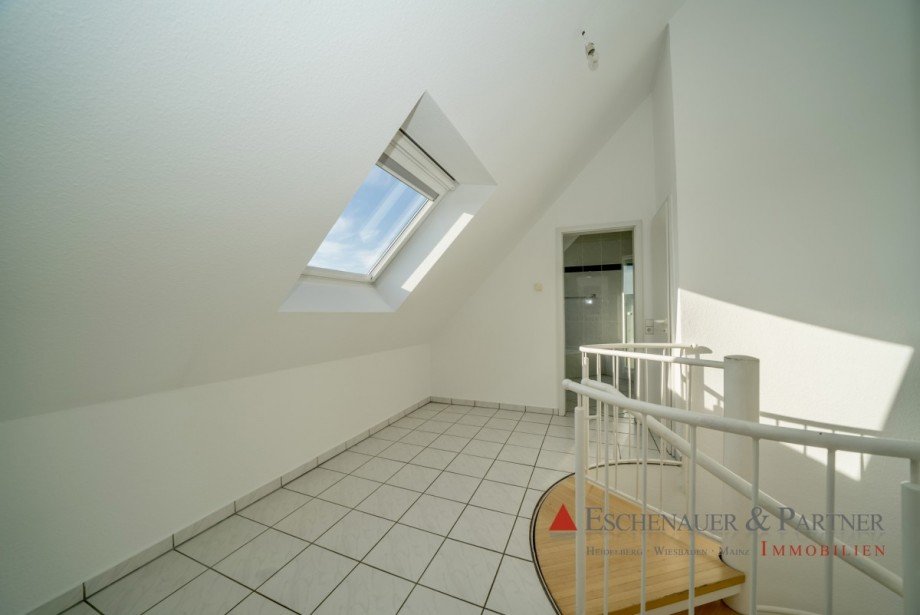 Flur oben Dachgeschosswohnung Schwetzingen
