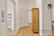 Flur Altbaucharme in Bestlage - Stilvolle 2,5-Zimmer-Wohnung mit Balkon in der Heidelberger Weststadt