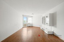 Wohnzimmer Teilm�blierte 2 ZKB mit 2 Balkonen, Tiefgaragenstellplatz und Personenaufzug in Leimen
