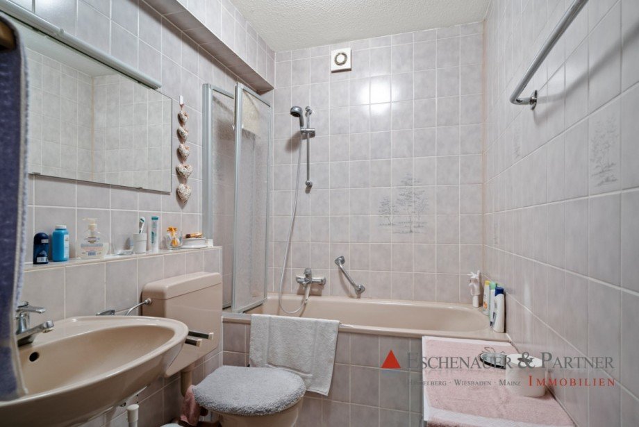 Badezimmer Erdgeschosswohnung Wiesbaden