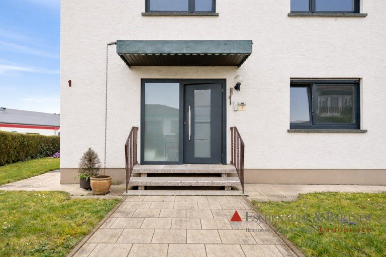 Hauseingang Hemsbach Zweifamilienhaus Charmantes Zweifamilienhaus mit Garten - ideal f�r Familien oder Mehrgenerationenwohnen