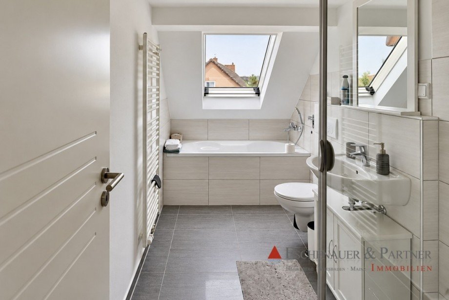 Badezimmer DG Wohnung Haus Eppertshausen