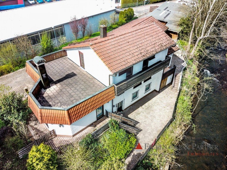 Ansicht Eberbach Einfamilienhaus Ideal f�r junge Familien - Gro�es Einfamilienhaus mit hervorragender Verkehrsanbindung in Eberbach