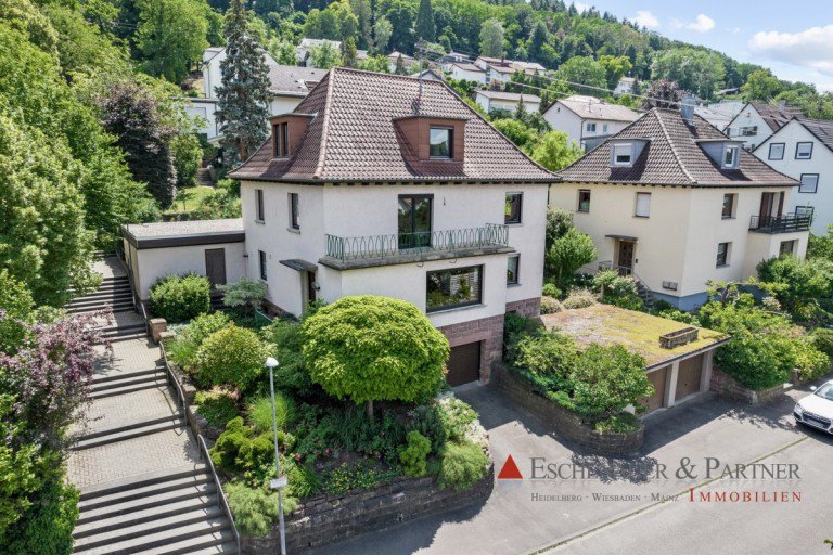 Stra�enansicht Mosbach Villa Repr�sentative Villa mit viel Potential in absoluter Premium-Lage von Mosbach