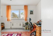 Kinderzimmer / B�ro WOHNUNG MIT VIEL POTENTIAL - Renovierungsbed�rftige 3 ZiKB mit Balkon, PKW-Stellplatz und Aufzug