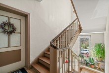 Treppenhaus Gepflegtes Mehrfamilienhaus mit freundlicher und selbstst�ndiger Mieterstruktur