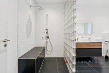 Badezimmer 2 Barrierefreie und luxuri�se Maisonett-Wohnung im Hinterhofgeb�ude der Heidelberger-Weststadt