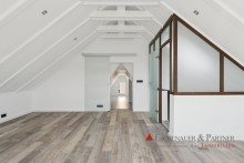 Wohnzimmer Urbaner Lifestyle trifft Dachterrassen-Feeling - Maisonette-Wohnen in Toplage von Sandhausen