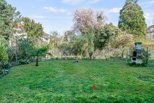 Gemeinschaftsgarten Gepflegtes Mehrfamilienhaus mit freundlicher und selbstst�ndiger Mieterstruktur