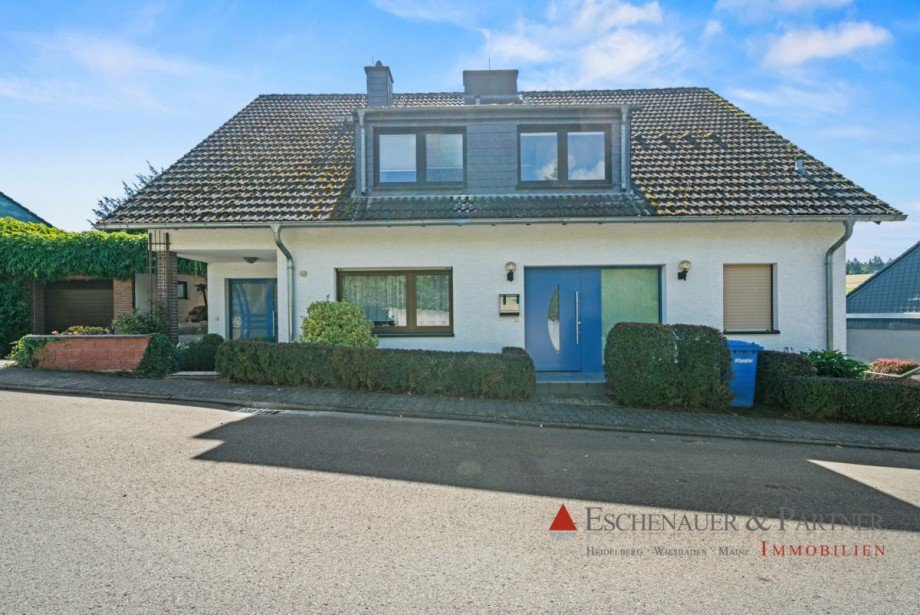 Hausansicht Zweifamilienhaus Taunusstein