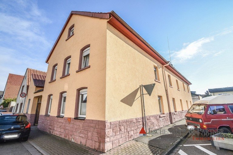 Ansicht Edingen-Neckarhausen Mehrfamilienhaus Voll vermietetes 9-Parteienhaus mit Potential