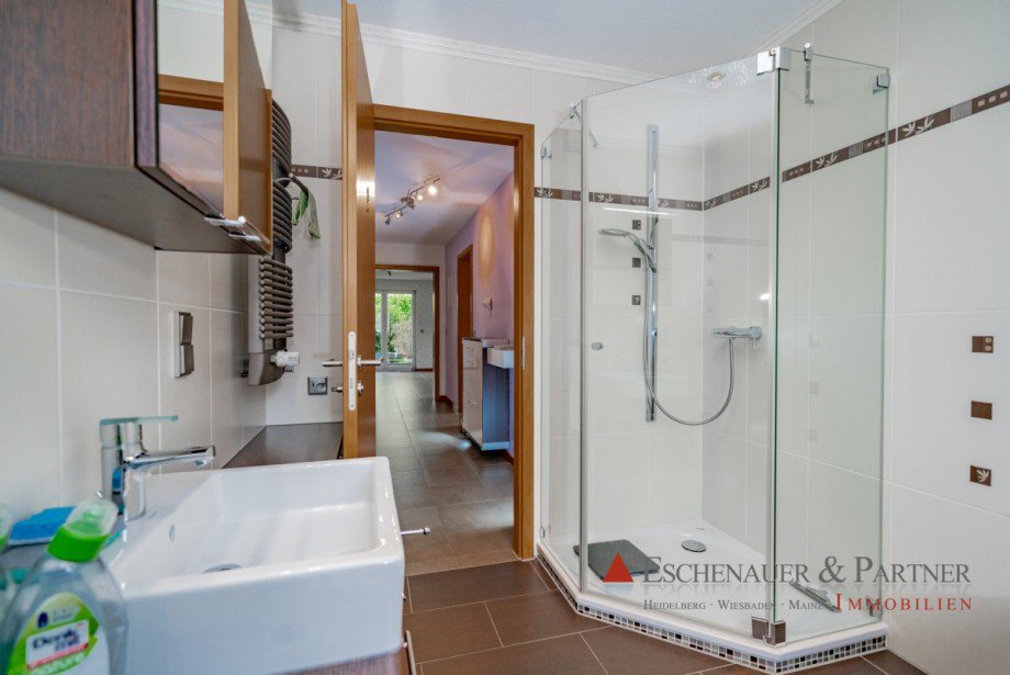 Bad EG Maisonettewohnung Fl�rsheim am Main