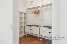 begehbarer Kleiderschrank Barrierefreie und luxuri�se Maisonett-Wohnung im Hinterhofgeb�ude der Heidelberger-Weststadt
