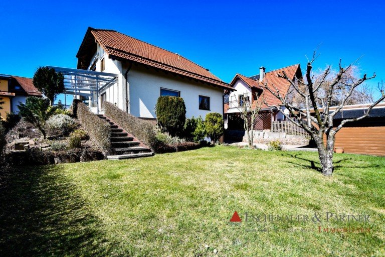 Ansicht Waldbrunn Einfamilienhaus Sch�nes 1-2 Familienhaus in idyllischer Wohnlage von Waldbrunn, nahe Eberbach