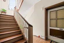 Treppenhaus Gepflegtes Mehrfamilienhaus mit freundlicher und selbstst�ndiger Mieterstruktur