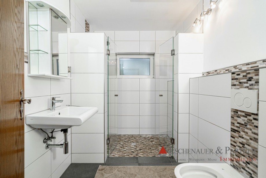 Bad UG-WHG Einfamilienhaus Sch�nbrunn