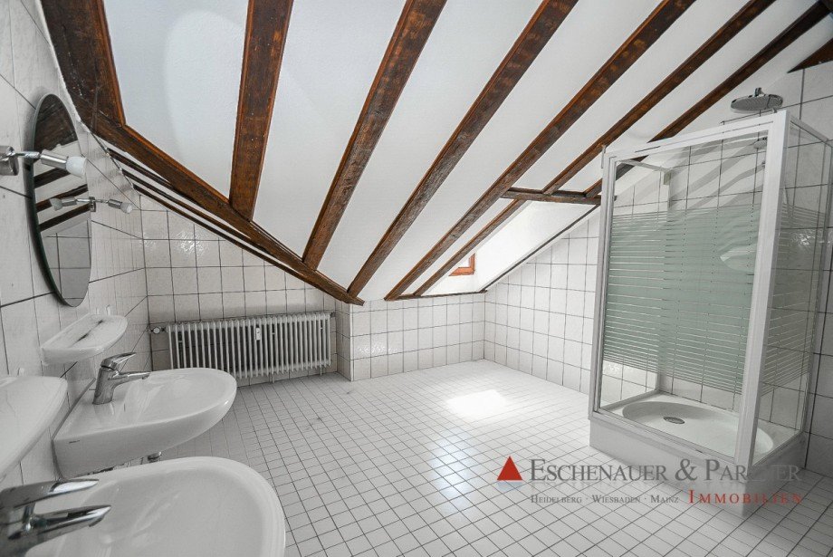Bad Dachgeschosswohnung Wiesbaden