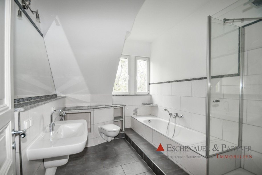 Bad Dachgeschosswohnung Wiesbaden
