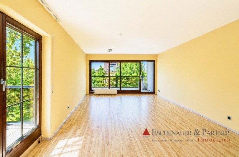 Wohnzimmer Wiesbaden Etagenwohnung Sehr gepflegte 3 ZKB in bester Lage am Schiersteiner Hafen inkl. Garage und zwei Balkonen!