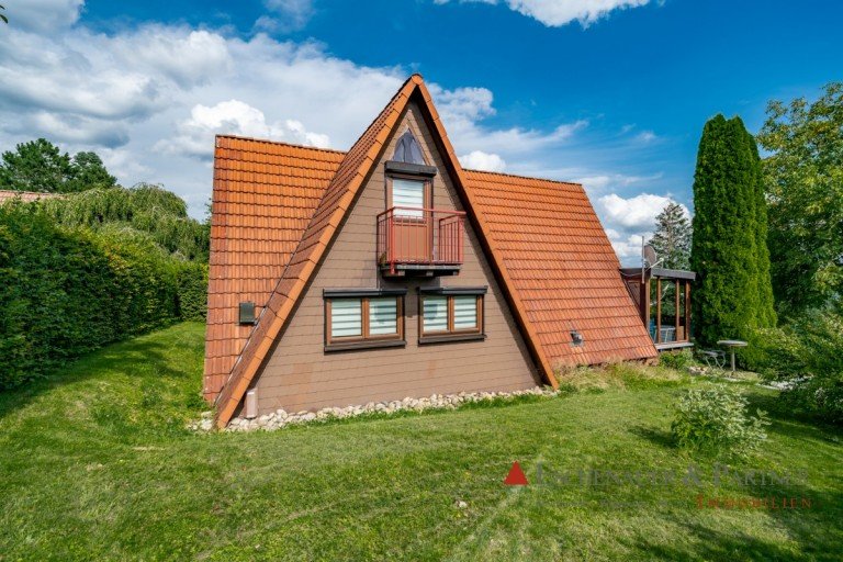 Ansicht Waldbrunn Einfamilienhaus IDYLLE PUR - Kleines Haus auf gro�em Grundst�ck direkt am Feldrand.
