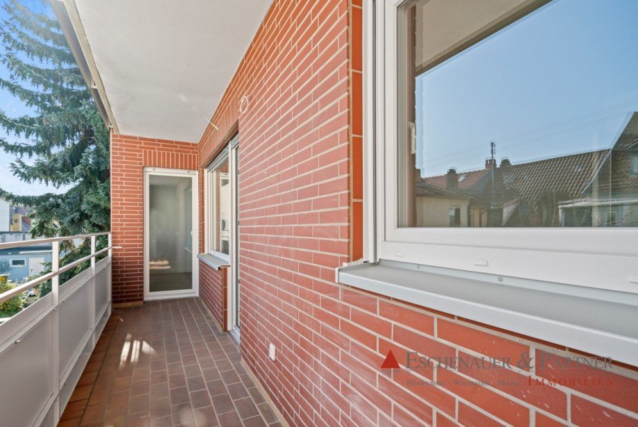 Balkon zur R�ckseite (Foto von Juni 2025) Etagenwohnung Heidelberg