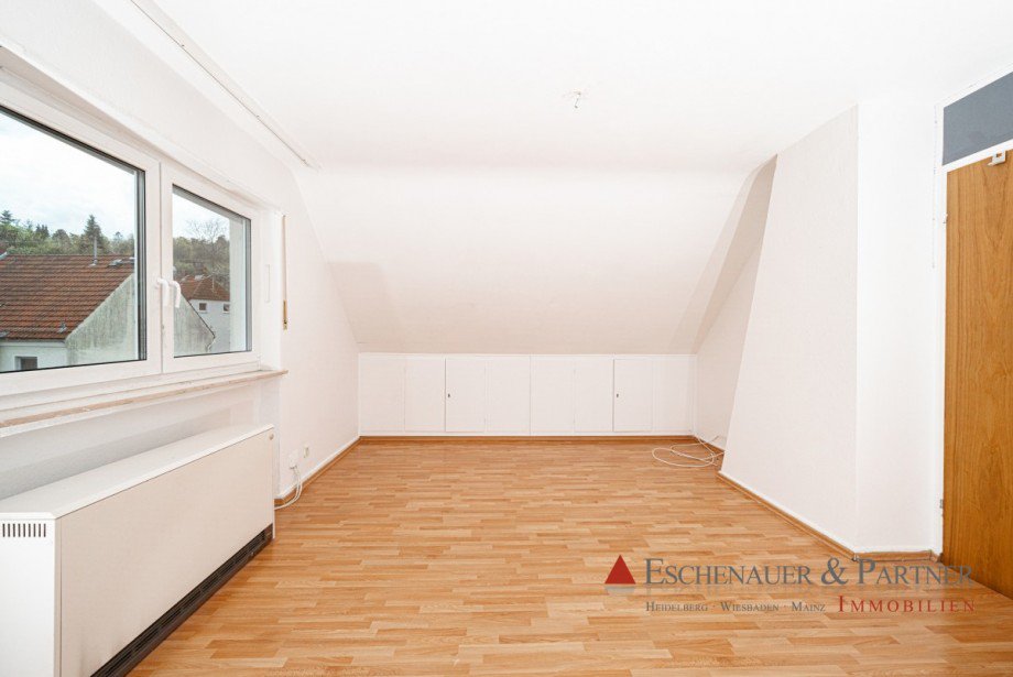 Apartment DG Doppelhaush�lfte Wiesbaden