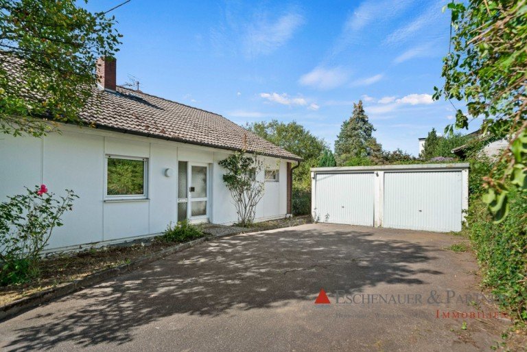 Frontansicht Wilhelmsfeld Einfamilienhaus IDEAL F�R KREATIVE MENSCHEN UND TIERLIEBHABER - Loftartiges Einfamilienhaus auf riesigem Grundst�ck