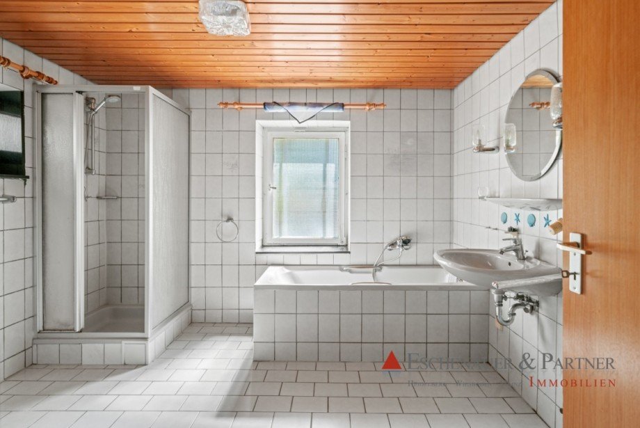 Badezimmer UG Einfamilienhaus Mauer