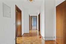 Flur Ruhige, sch�ne 3 Zimmer Mietwohnung mit traumhaft gro�em Balkon in Auringen!