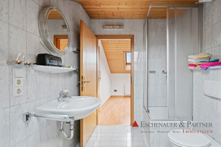 Badezimmer DG Einfamilienhaus Wiesbaden