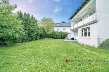 Gartenansicht Freistehendes Einfamilienhaus in Wiesbaden mit sch�nem gro�en Grundst�ck
