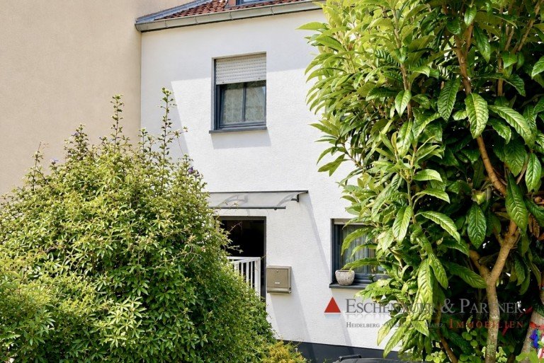 Ansicht (KI-Visualisierung) Heidelberg Reihenmittelhaus Wohnen auf mehreren Ebenen - Charmantes Splitlevel-Reihenhaus mit Terrasse & Garten in Heidelberg