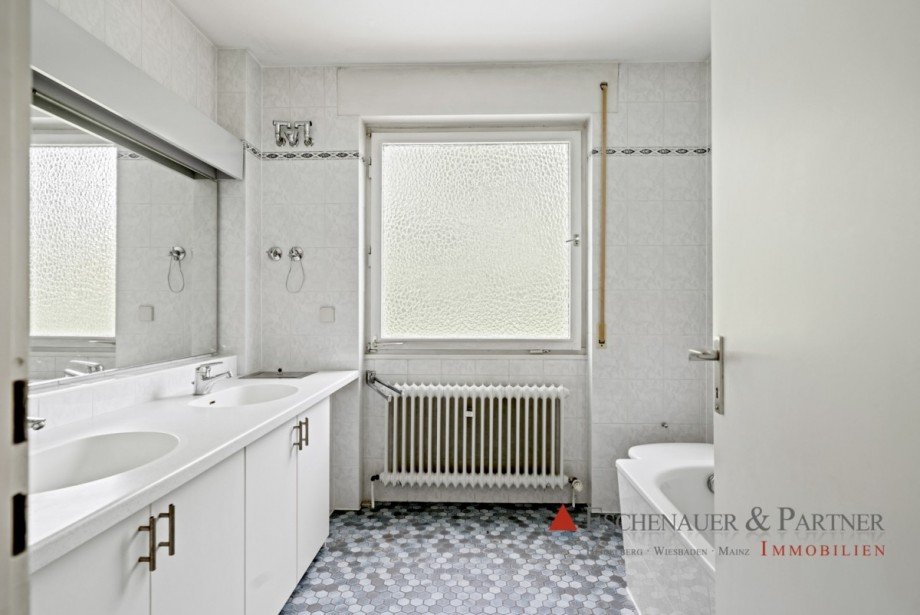 Badezimmer (Aktueller Zustand) Einfamilienhaus Wiesbaden