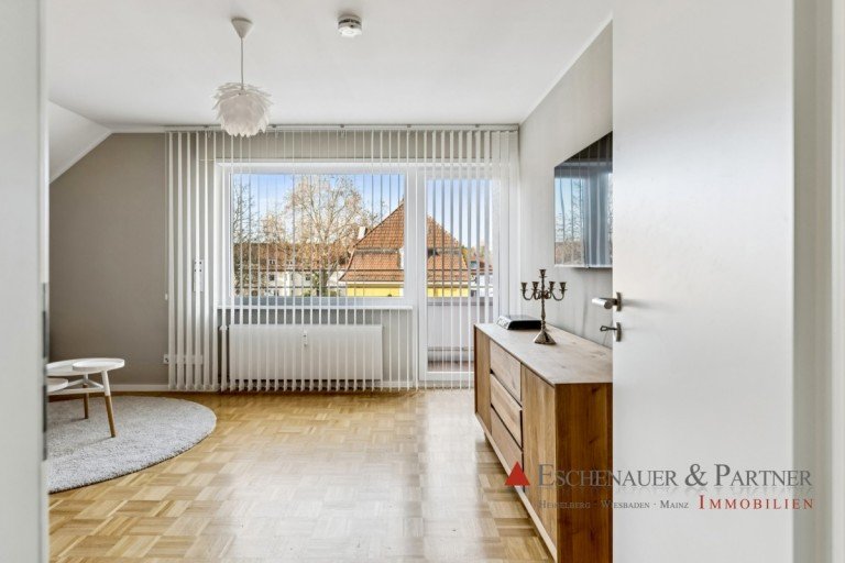 Wohnzimmer Heidelberg Dachgeschosswohnung Willkommen in Ihrem neuen R�ckzugsort - einer m�blierten 2-Zimmer-Dachgeschosswohnung mit 2 Balkonen