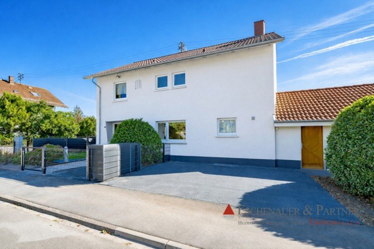 Stra�enansicht Wiesloch Einfamilienhaus EIN HAUS ZUM WOHLF�HLEN - Modernisiertes Einfamilienhaus mit kleinem Garten in Wiesloch